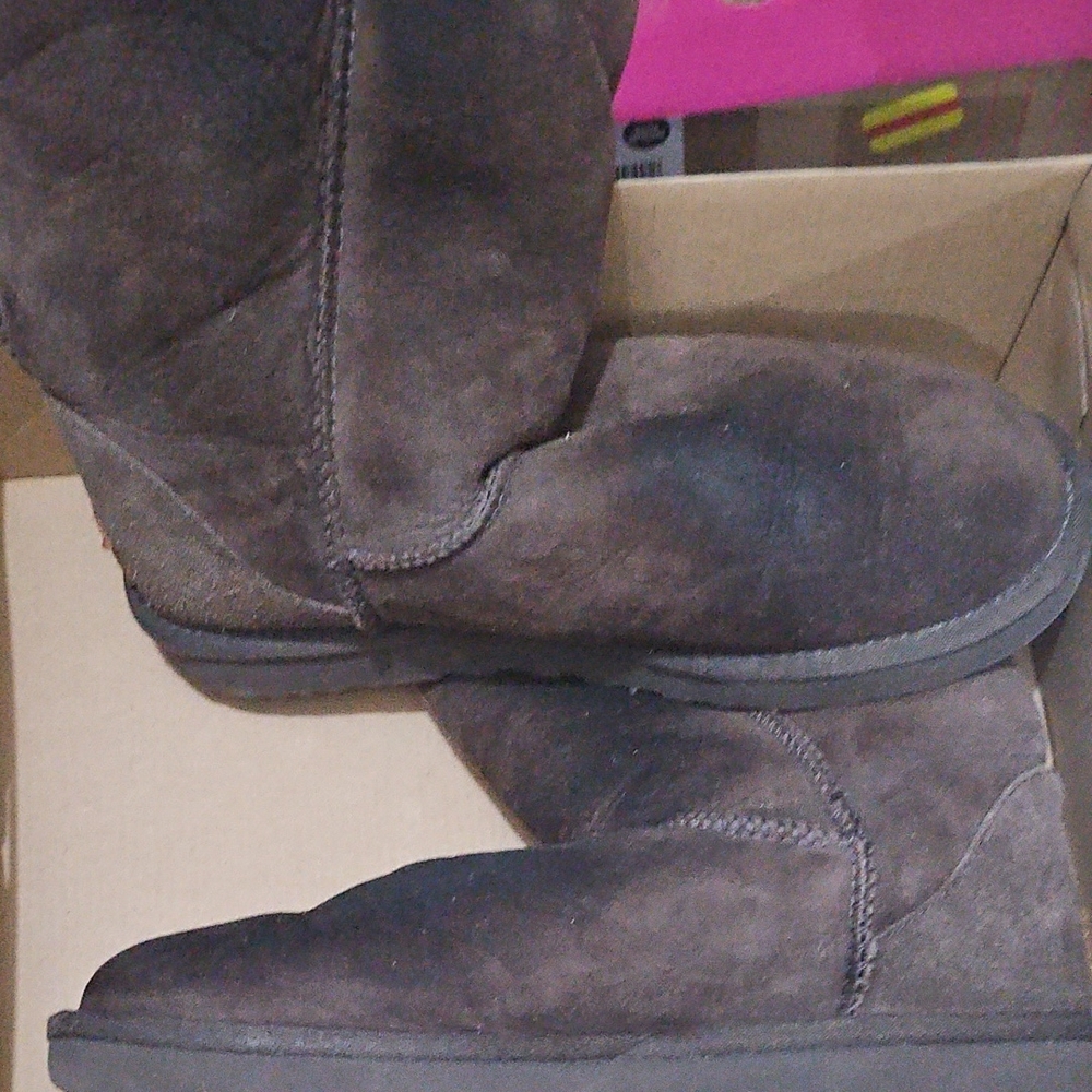 Ugg Classic Mini II Suede Women's Ankle Boots - Chestnut - USED. - Picture 2 of 9